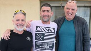 בדקות הראשונות למלחמה, טל קיבל דום לב בטיילת