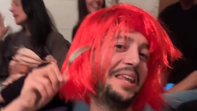 הדר שיש שומע אזעקה - ונדלק