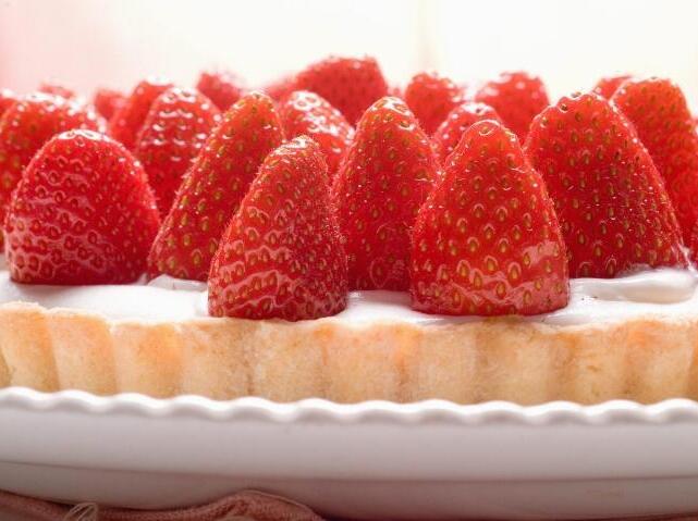 טארט תותים בשמנת