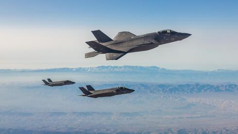  מטוסי ה׳אדיר’ בדרך לתקיפה באיראן