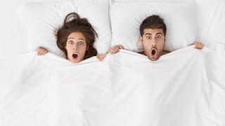 כשהסטרס מעורר. במצבי איום נוצרת תגובה פיזיולוגית חזקה - דופק מואץ, נשימה מהירה ואדרנלין, תסמינים דומים לאלה שמופיעים גם בעוררות מינית, והמוח מתקשה להבחין ביניהם