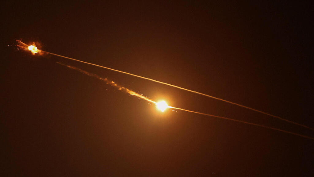 ירי מאיראן לצפון; דיווח: "סגנו של טראמפ ייפגש השבוע עם נציגי איראן - בפקיסטן"