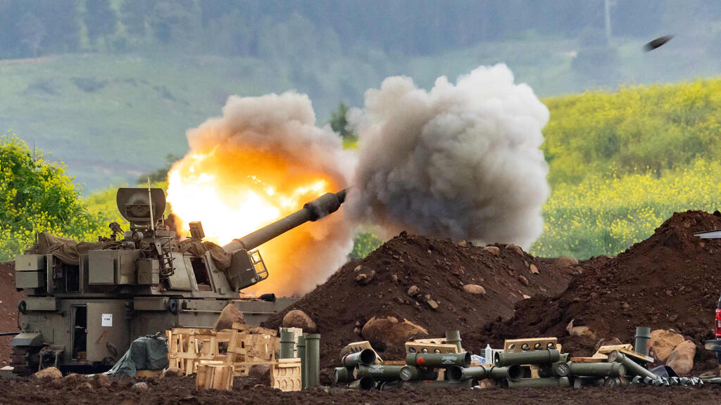 Artillery Corps operating along the Lebanon–northern border (Photo: Odd Andersen/AFP) פעילות חיל התותחנים בגבול הצפון