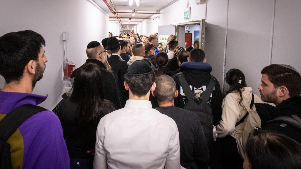 בדרך למרחב המוגן בנתב"ג