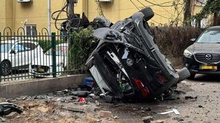 רכב הפוך בזירה