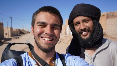 מפגש עם חבר רנדומלי באמצע מדבר סהרבה