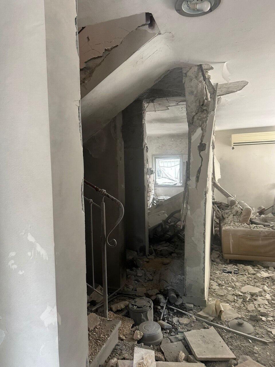 Rishon Lezion home damaged by Iranian cluster missile Rishon Lezion home damaged by Iranian cluster missile