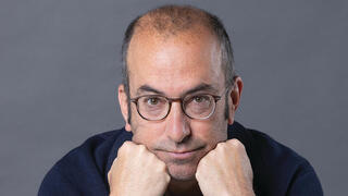 "אני אדם מעורב, גדלתי במשפחה כזו. אז הכתיבה מתחברת לנושאים כאלה". ישי שריד | צילום: עוז מועלם