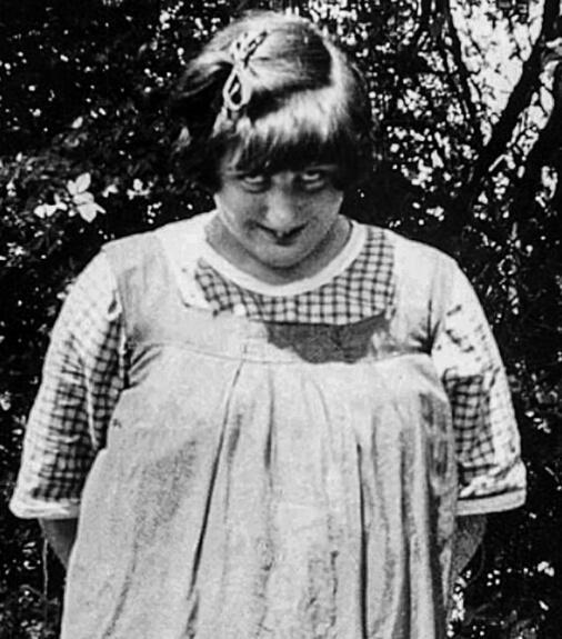 בת הדודה נריסה  בווס־ליון