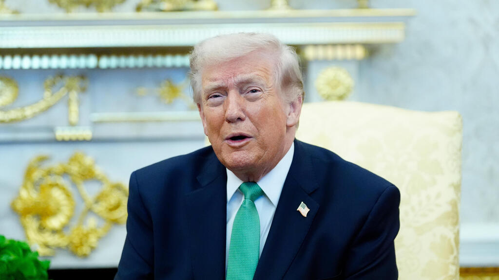 טראמפ נפגש עם הנשיא האירי בחדר הסגלגל