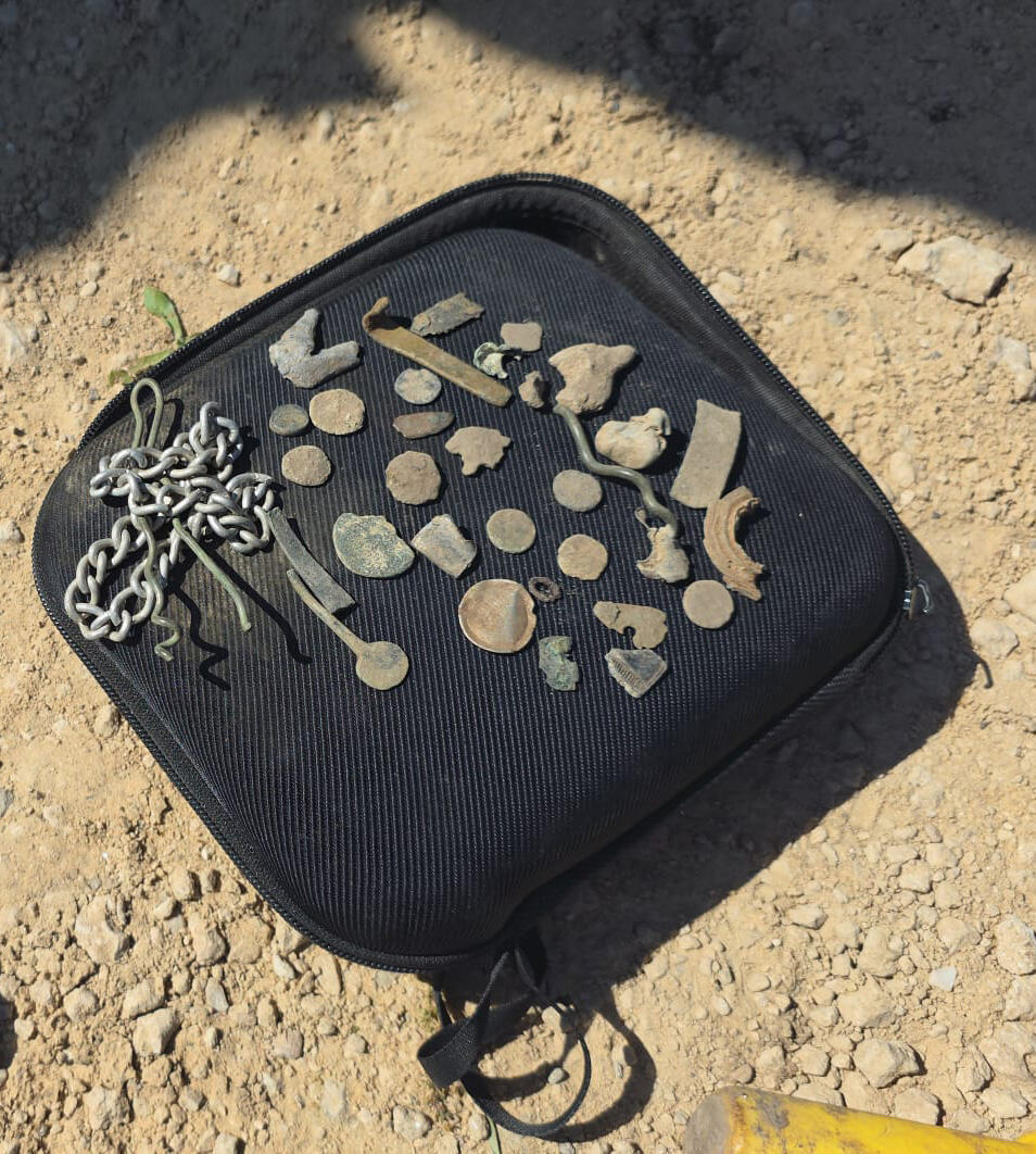 ממצאים קדומים שאותרו אצל החשודים