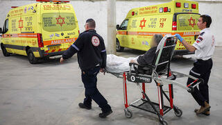 העברת חולים לשיבא בידי מד"א במהלך מבצע שאגת הארי