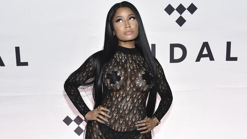 ניקי מינאז' על השטיח האדום, 2016