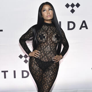 ניקי מינאז' על השטיח האדום, 2016