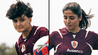 מימין: עאטפה רמזאנזאדה ופאטמה פסנדידה מבקשות מקלט איראניות באוסטרליה