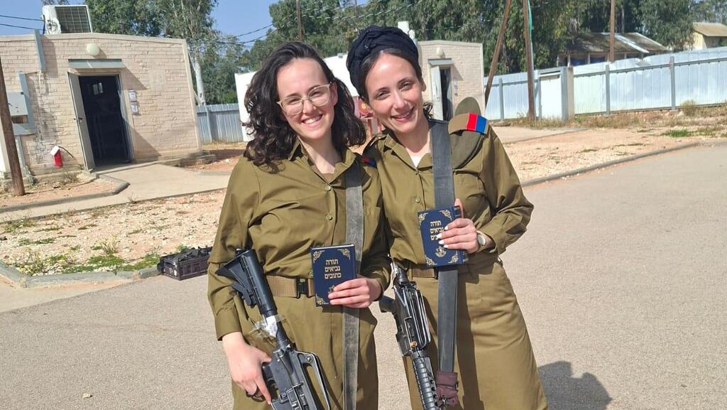 מימין לשמאל: שגית מלכא ורחלי פרנקל