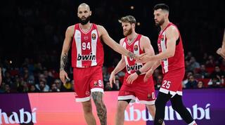 שחקני אולימפיאקוס חוגגים