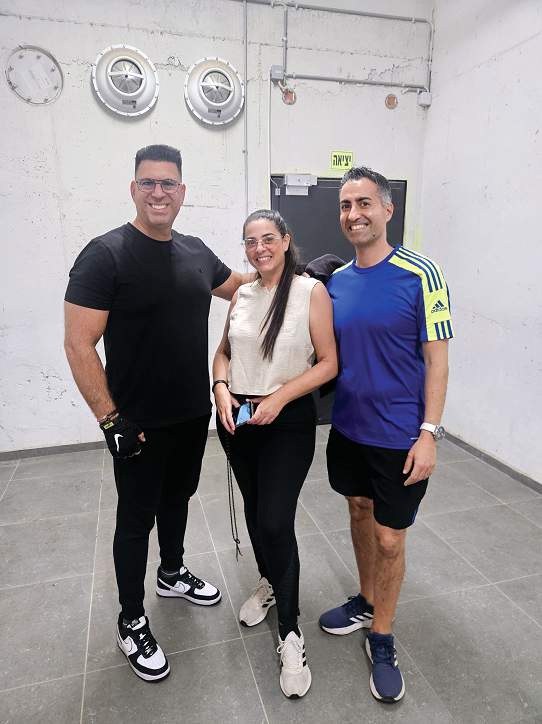 מימין לשמאל: שרון, טלי ושי. "עשיתי ביניהם חיבור עסקי"