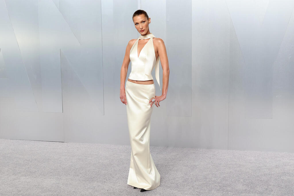 בלה חדיד במסיבת האוסקר של וניטי פייר, 2026