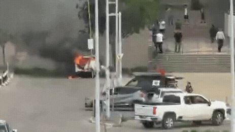 רכב עולה באש בפתח תקווה