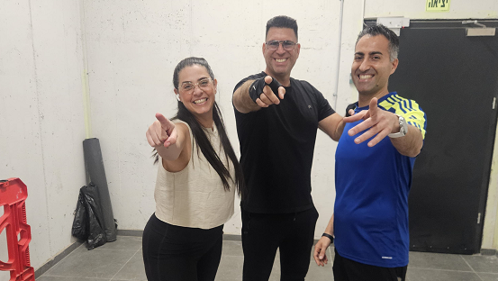 מימין לשמאל: שרון, טלי ושי. "עשיתי ביניהם חיבור עסקי"