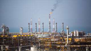 מתגן גז ב קנגאן ב דרום איראן הקשור לשדה הגז " דרום פארס " ארכיון 2014