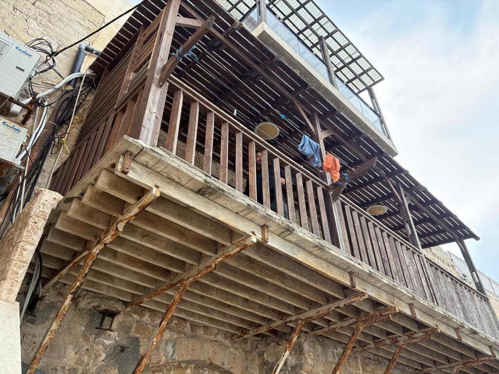 Photo: Assi Haim על הספה- משפחת חלוואני עכו