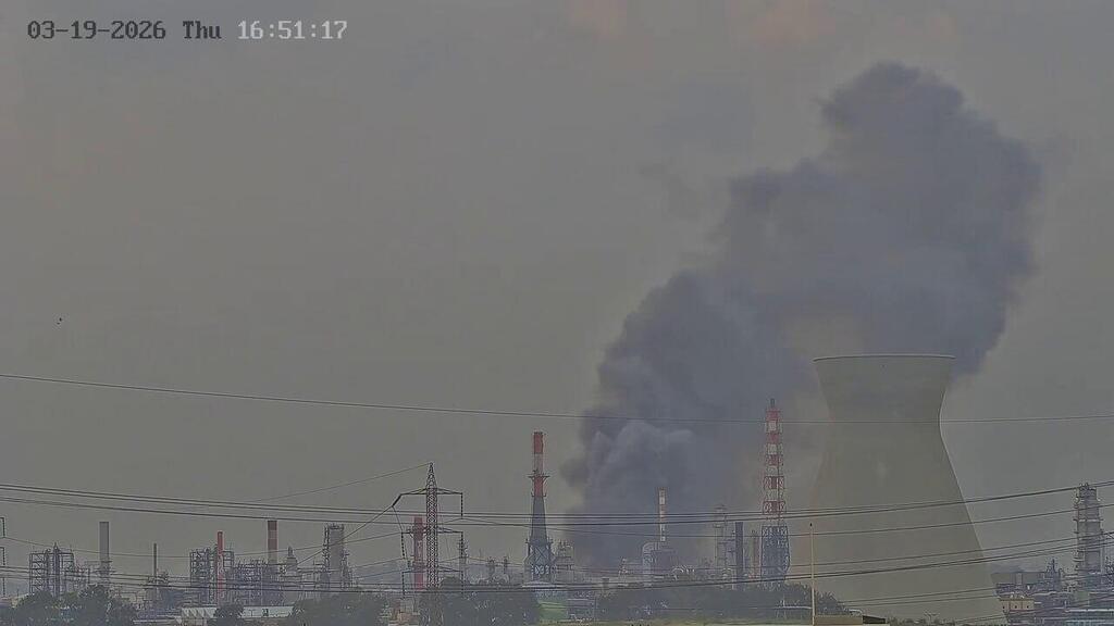 תיעוד רגע הפגיעה בבית הזיקוק בחיפה