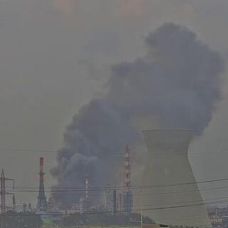 תיעוד רגע הפגיעה בבית הזיקוק בחיפה