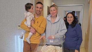 ליאור ישראלוב ובתו שנולדה בפונדקאות נתקעו בקפריסין במהלך מלחמת שאגת הארי