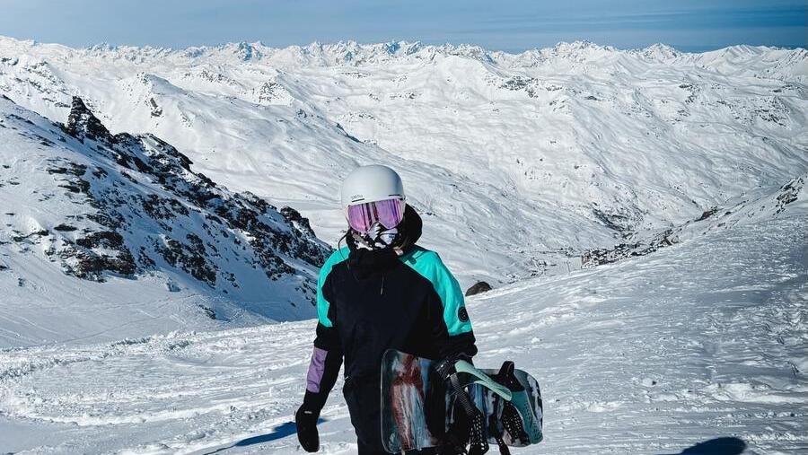 On the snow (Photo: Ofri Kark) בשלג