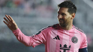 בשמאל, בימין, וגם בנגיחה: כך הגיע מסי ל-900 שערים