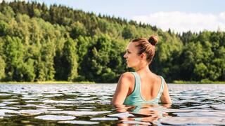 אגם פינלנדי ביום קיץ נעים