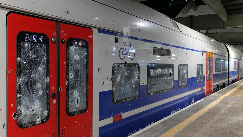 Destruction at Tel Aviv's train station (Photo: Israel railways) ההרס ועבודות השיקום בתחנת הרכבת סבידור מרכז
