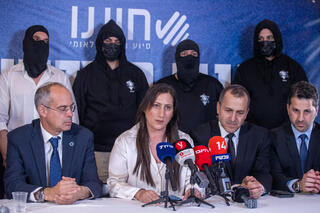 מסיבת עיתונאים של לוחמי כוח 100