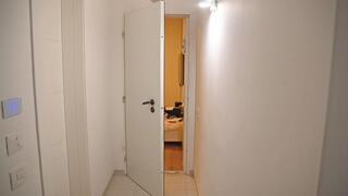 הדרך לממ"ד. "כשאנחנו לא בבית יש להם מפתח, הם כמו השותפים שלנו לדירה בממ"ד"