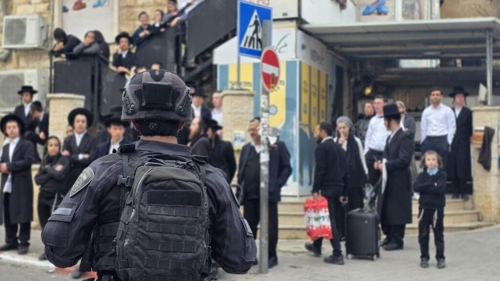 עימותים אלימים בין שוטרים לחרדים בירושלים