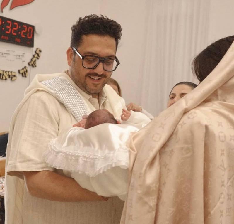 למחרת סיום העונה השלישית. מאור זגורי ובנו טרוי (צילום: דניאל אוליאל) הברית של זגורי