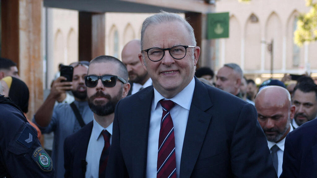 ראש ממשלת אוסטרליה אנתוני אלבניזי בביקורו במסגד לאקמבה