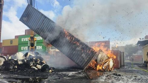 שריפה שפרצה בעקבות נפילת שבר יירוט במסוף לאחסון מכולות בחיפה