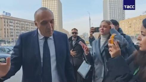 שגריר ישראל במוסקבה, עודד יוסף, מגיע למשרד החוץ הרוסי לאחר שזומן לשיחת נזיפה