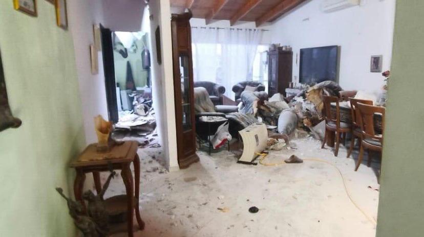 פגיעה בבית ברחובות