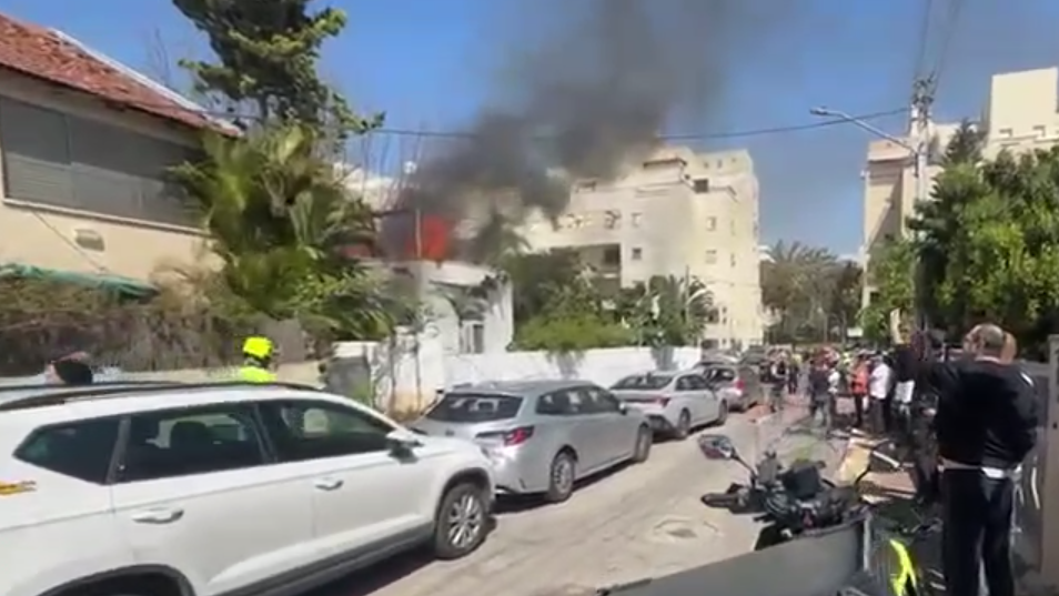 Impact site in Rehovot (Photo: MDA) זירת הנפילה ברחובות