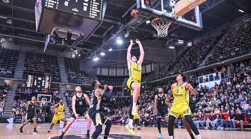 רומן סורקין מתעופף