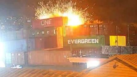 כדור אש, ונזק של מיליונים: טיל פגע במכולות בחיפה