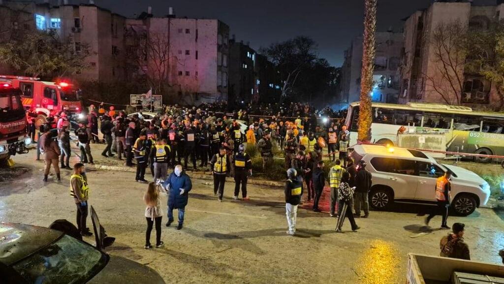 At the sceene (Photo: Herzel Yosef) כוחות בזירה בערד