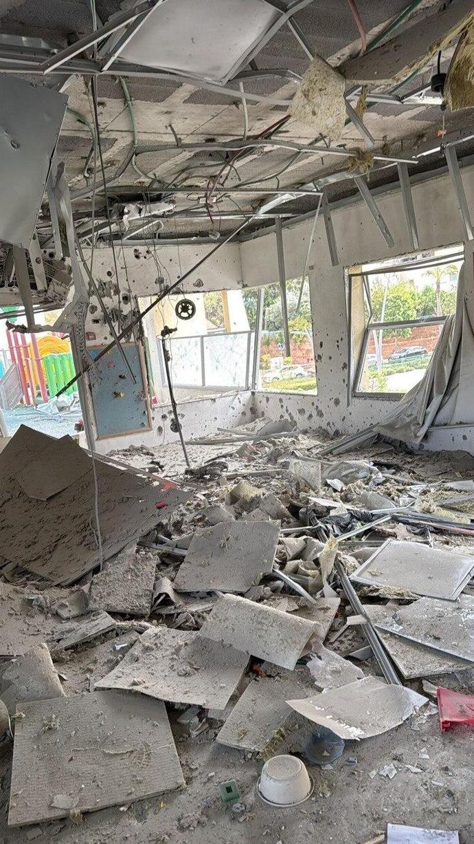 Детский сад в Ришоне (Фото: Меир Турджеман) נפילת רסיס בראשון לציון