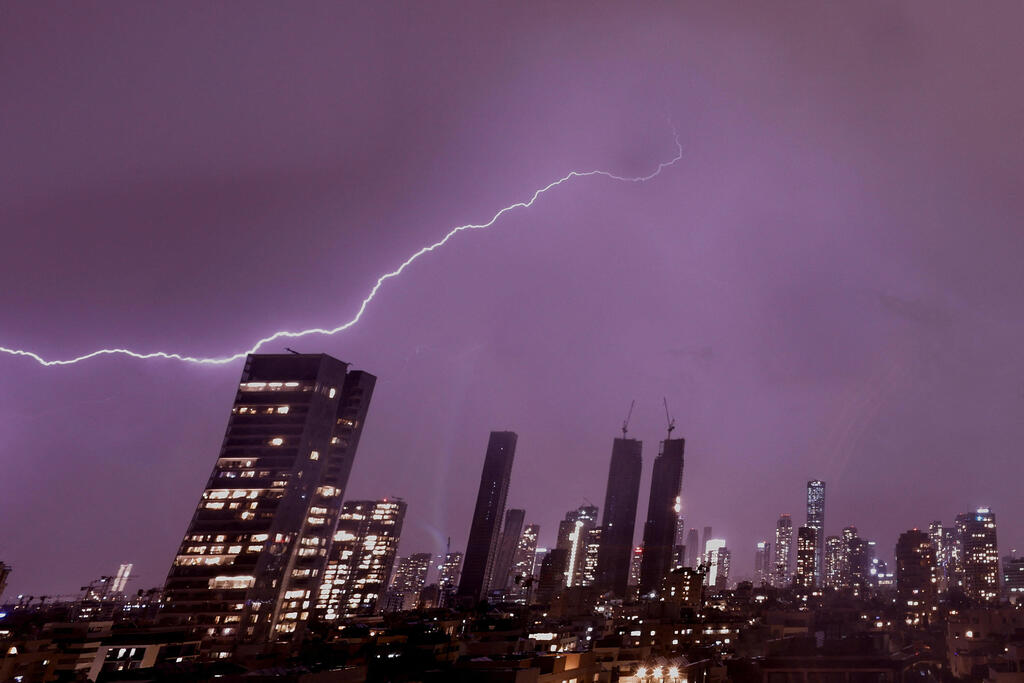 ברק בשמי תל אביב