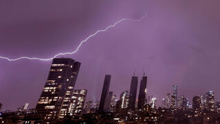 ברק בשמי תל אביב