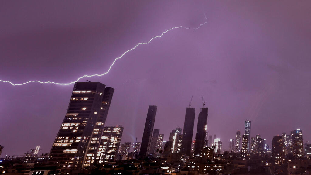 ברק בשמי תל אביב